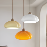 Pendellampa i retrostil - Pumpkin-inspirerad pendellampa i nordiskt glas och trä