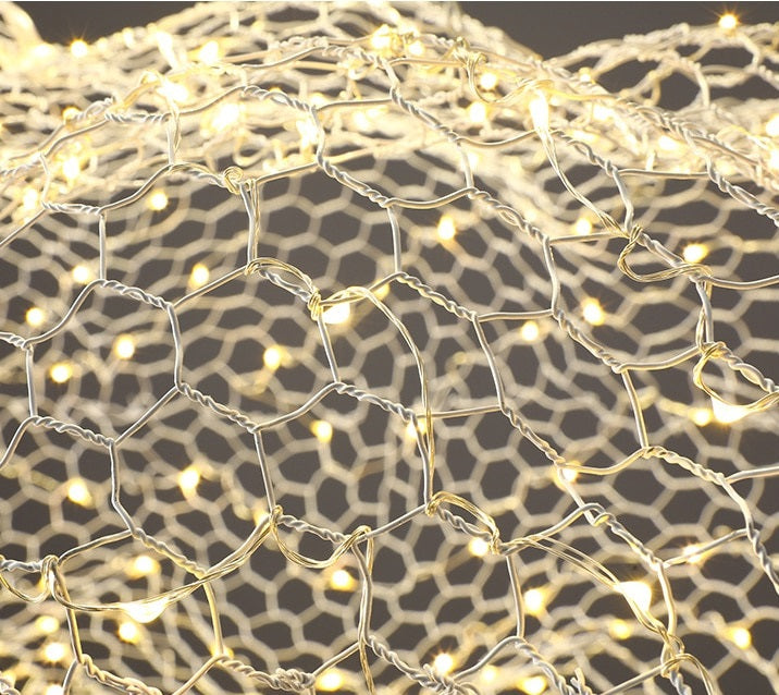 Cloud-shaped chandelier in gold or silver metal mesh