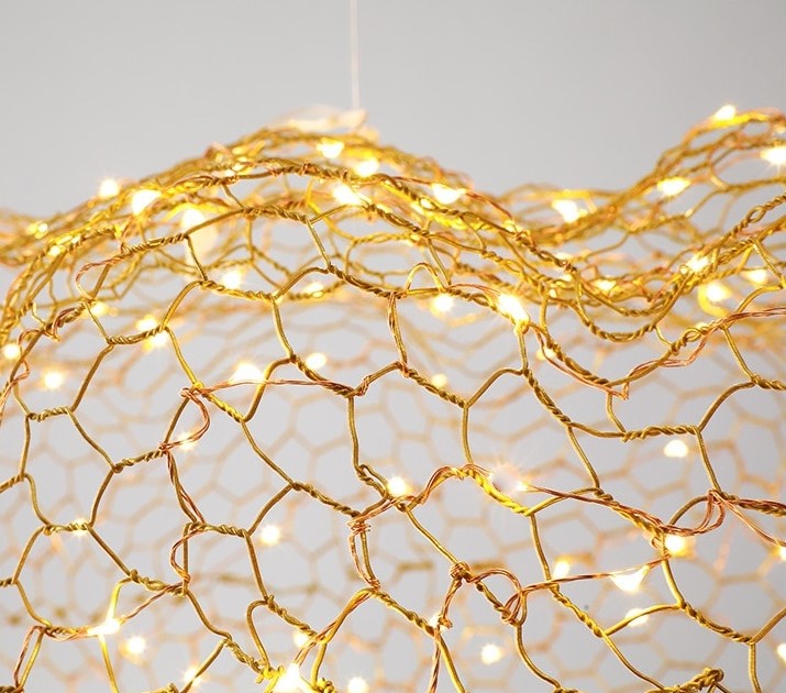 Cloud-shaped chandelier in gold or silver metal mesh